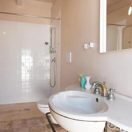Apulia Essence Heritage Retreat - Infinity Pool & Lush Gardens Villa