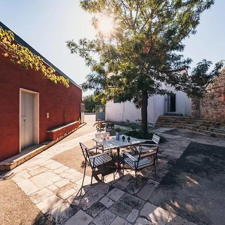 Villa Helloapulia - Barbara - Luxury Retreat With Infinity Pool & Lush Gardens *