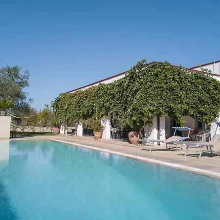 Helloapulia - Barbara - Luxury Retreat With Infinity Pool & Lush Gardens *