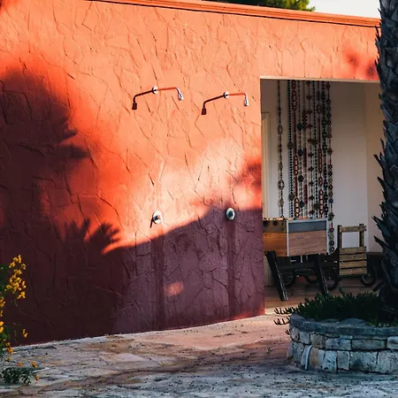 Villa Helloapulia - Barbara - Luxury Retreat With Infinity Pool & Lush Gardens *