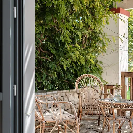 Villa Helloapulia - Barbara - Luxury Retreat With Infinity Pool & Lush Gardens Monopoli