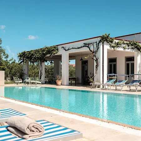 Helloapulia - Barbara - Luxury Retreat With Infinity Pool & Lush Gardens *